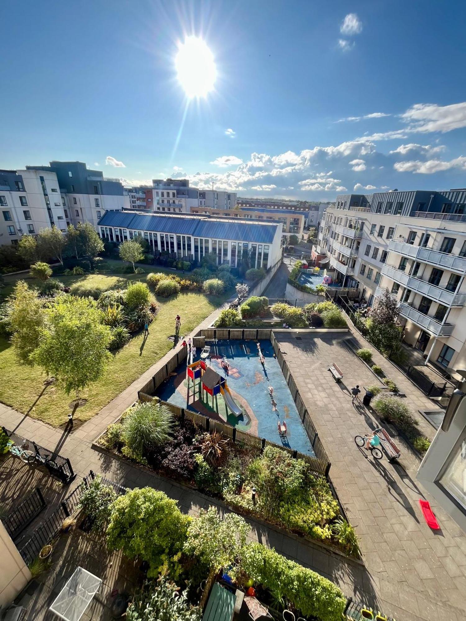 Luxurious Entire With Grand Living Space And Panoramic Balcony Views Hospedagem domiciliar Dublin
