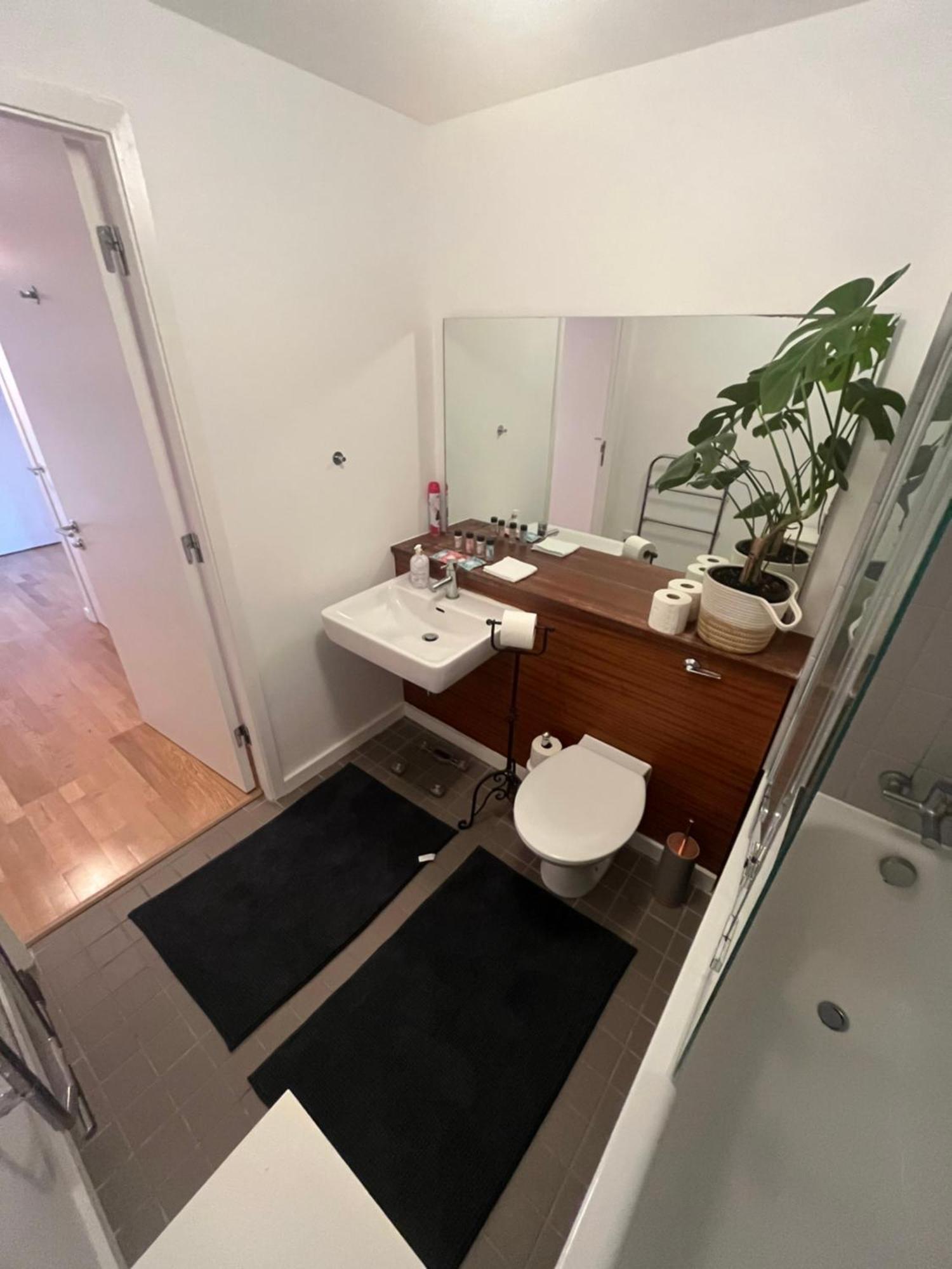 Luxurious Entire With Grand Living Space And Panoramic Balcony Views Hospedagem domiciliar Dublin
